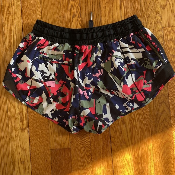 Lululemon Hotty Hot Shorts - Picture 4 of 7